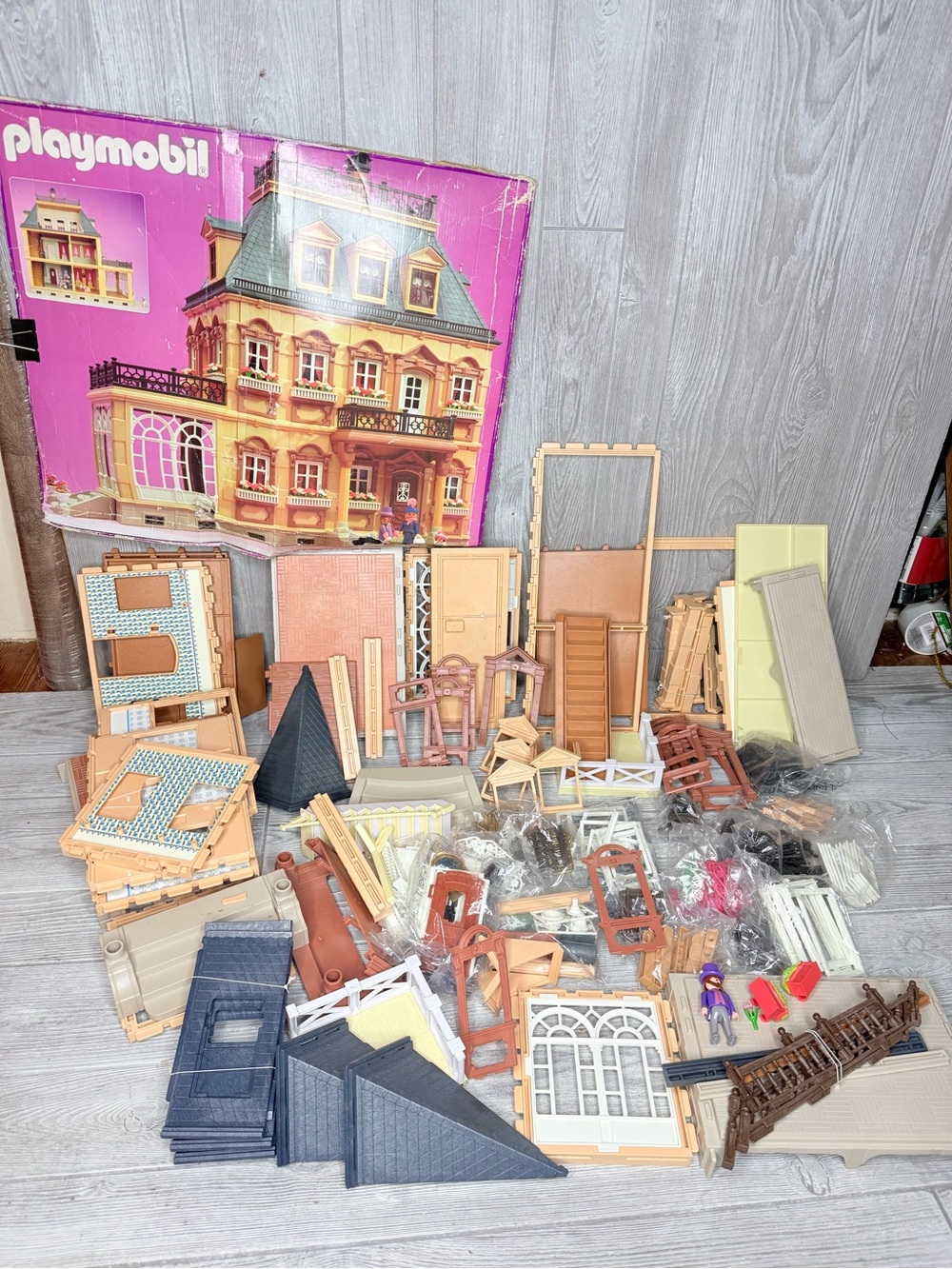 Vintage 90s Playmobil Victorian Mansion doll house unsure if complete see photos